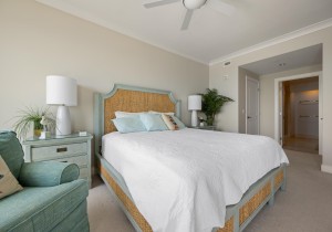 gateway611-18-primary-bedroom.jpg