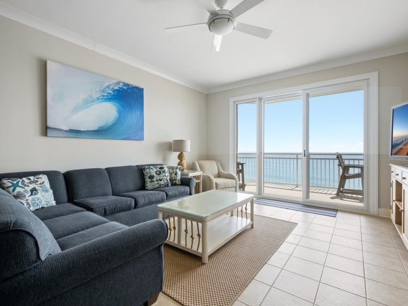 gateway611-6-living-area.jpg