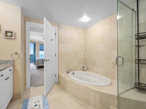 gg-711-21-primary-bath.jpg