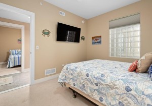 gg-711-23-bedroom-2.jpg