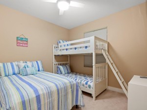 gg-711-27-bedroom-3.jpg