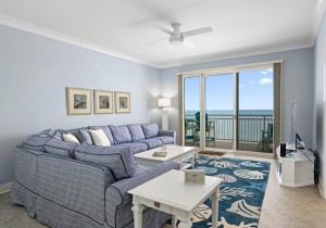 gg-711-32-living-area.jpg