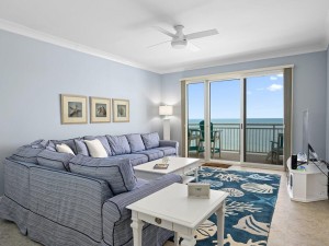 gg-711-32-living-area.jpg