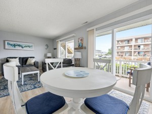 bridgepoint4-17-dining-area.jpg