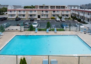 bridgepoint4-8-outdoor-pool.jpg