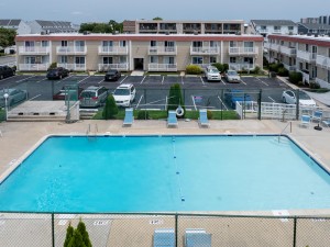 bridgepoint4-8-outdoor-pool.jpg
