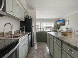 wildwaves202-12-kitchen.jpg