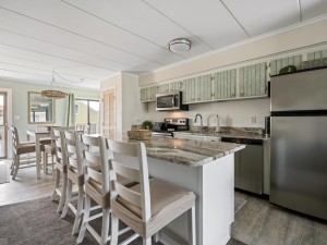 wildwaves202-15-kitchen.jpg