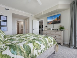 gateway1602-17-primary-bedroom.jpg