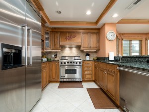 carlye301-12-kitchen.jpg
