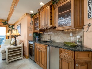 carlye301-14-wet-bar.jpg