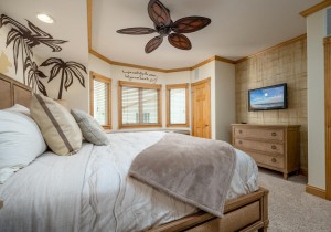 carlye301-24-bedroom-2.jpg
