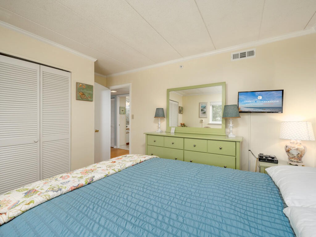 Book Ocean One 105, 5605 Atlantic Ave Ocean City, MD 21842