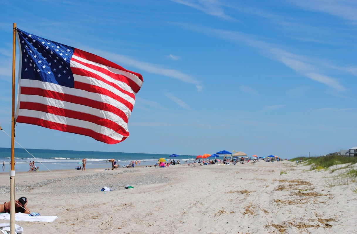 Picture of Memorial Day flag on beach.